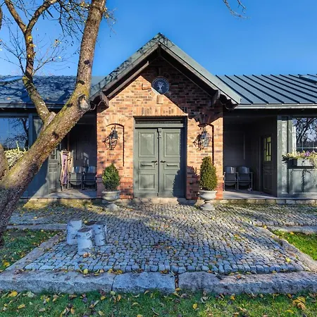 Folwark Bialych Bocianow *