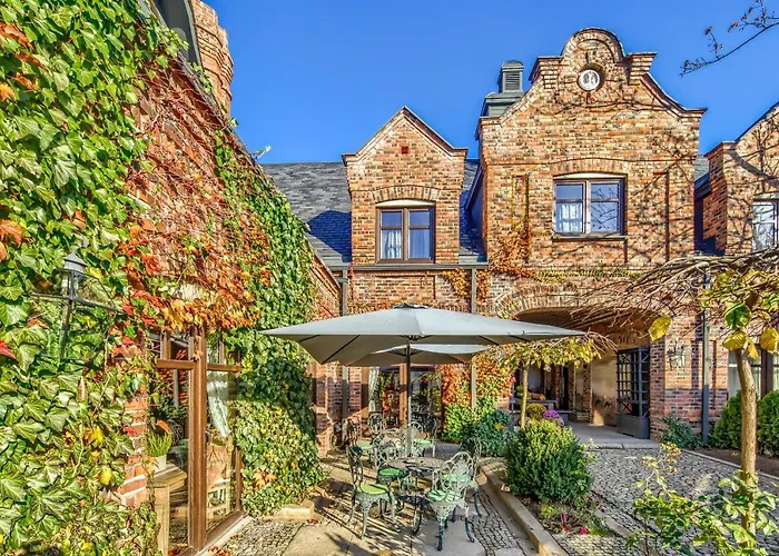 Folwark Bialych Bocianow *