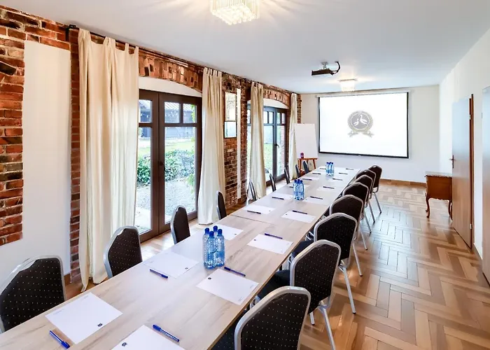 Folwark Bialych Bocianow *