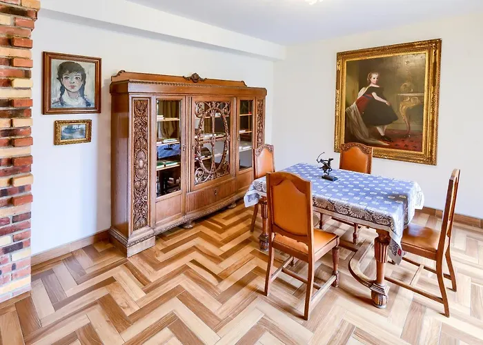 Folwark Bialych Bocianow *