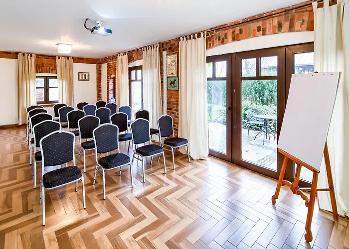 Folwark Bialych Bocianow *