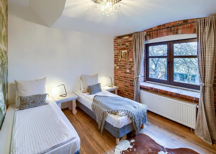 Folwark Bialych Bocianow Kamionka